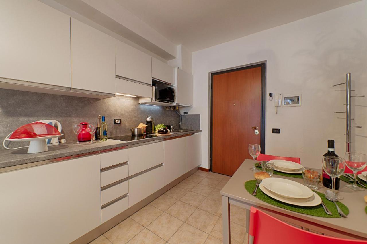Modern Lakefront 2-Bedroom Apartment Acquaseria Exterior foto